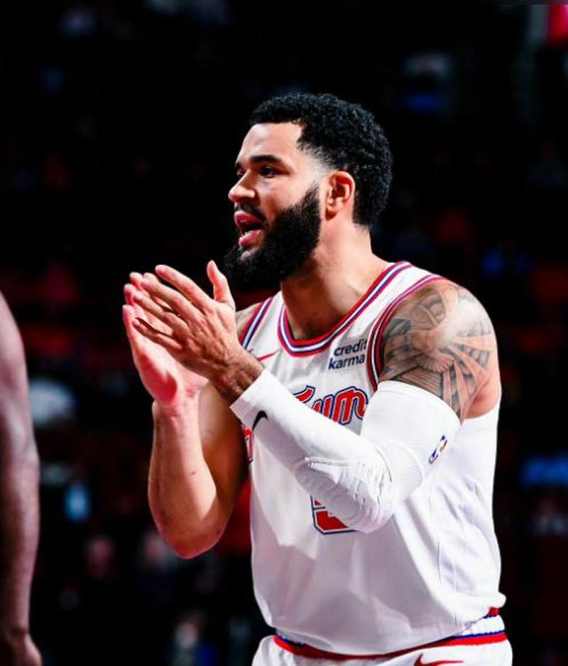 阿门谈范弗里特受伤：我会努力成为场上的教练 还要控制失误