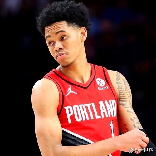 安芬尼-西蒙斯:训练营强度很高 我们正努力熟悉彼此过程很愉快