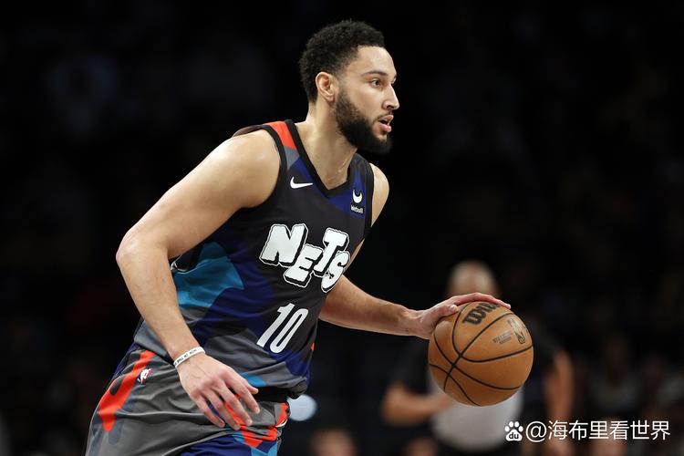 比尔-西蒙斯：黄蜂有潜力 要是前20场赢13场 球迷得说三球开窍了