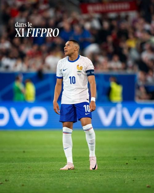 姆总点赞！阿什拉夫社媒庆祝胜利⚽姆巴佩留言：这也太牛了吧