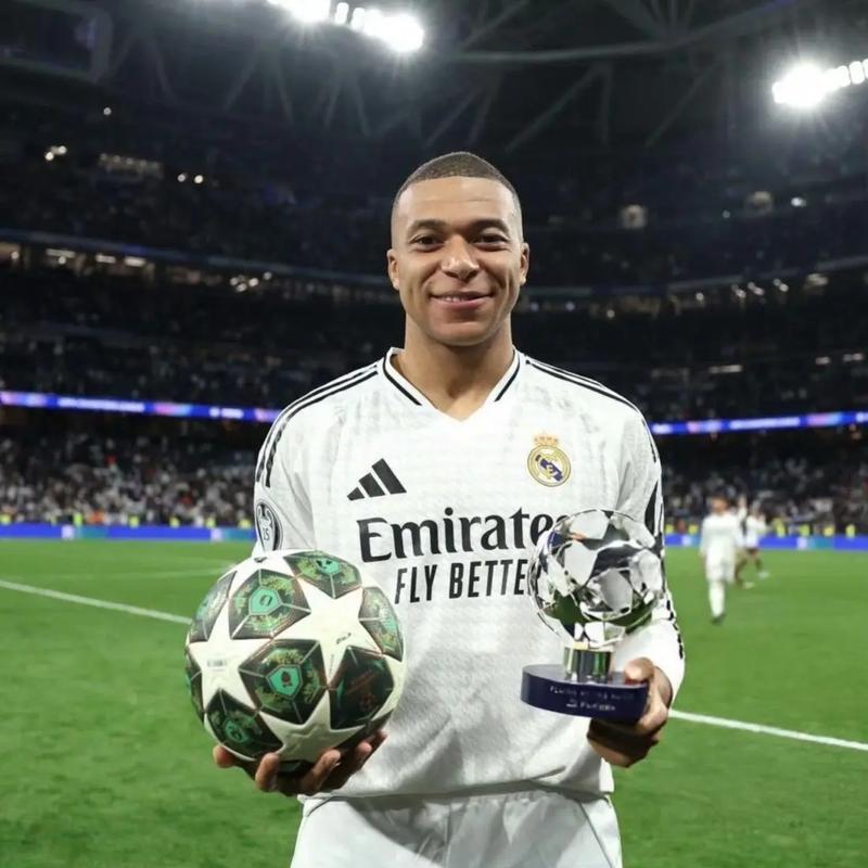 上演帽子戏法,官方:姆巴佩当选本轮欧冠最佳球员