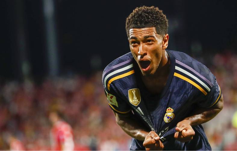 贝林厄姆当选英格兰24/25赛季最佳男足球员,皇马官推送上祝贺