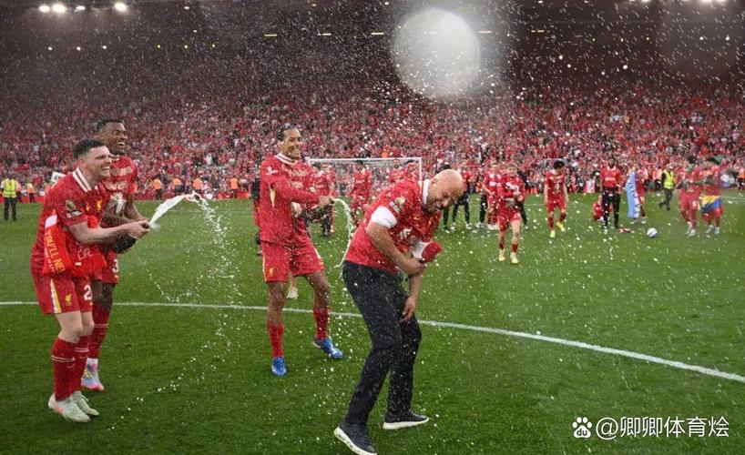 萨姆松体育球员比赛尾声倒地拖延时间，对手试图将其拖出球场