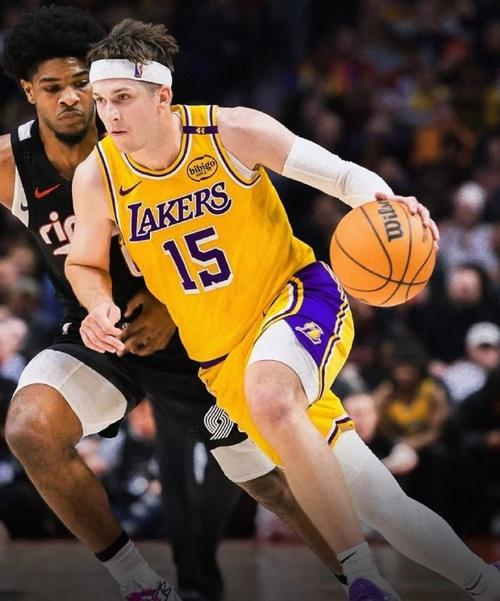 里夫斯:就算勒布朗六年前退役他仍是GOAT 他继续打就是因为热爱