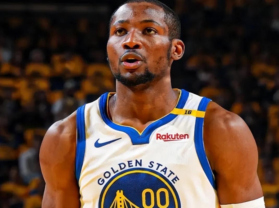 卧不明白！库明加少拿2500万是不想被交易 但又放弃了否决权