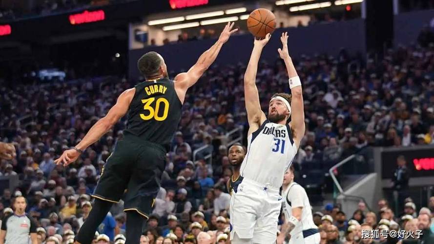 库里兄弟+克莱！现役仅此3位 至少9个赛季三分命中率超40%的球员