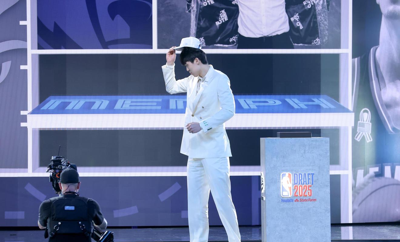 小吧探班啦🤓现场直击杨瀚森训练 打磨罚球 今天的氛围很轻松！