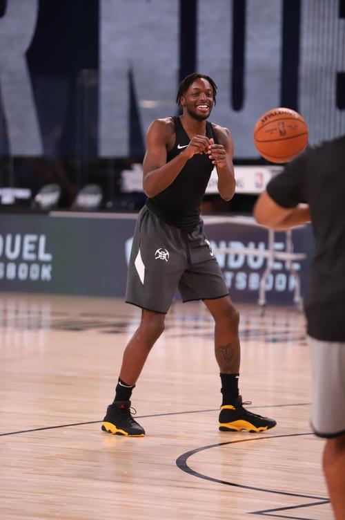 打替补会感到不满?格兰特:这被过度渲染了 我没事的