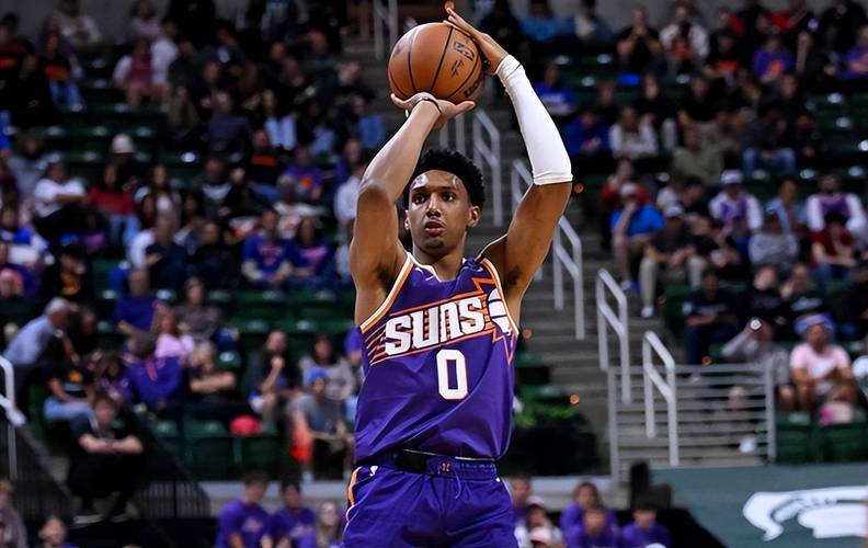 太阳官方:执行瑞安-邓恩26-27赛季球队选项 为其新秀合同第三年