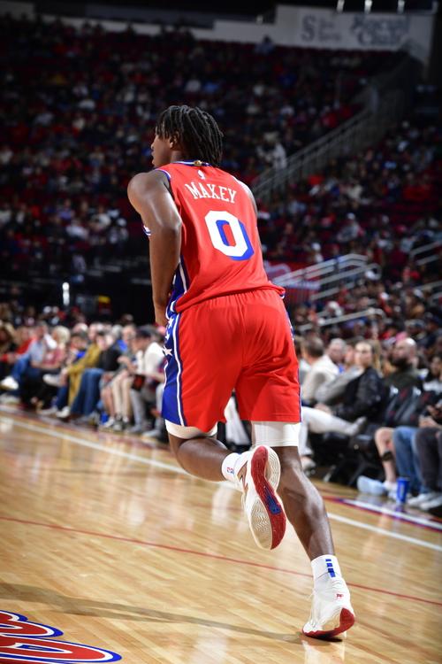 愈发全能!马克西上半场11中4得12分3板4助1断1帽