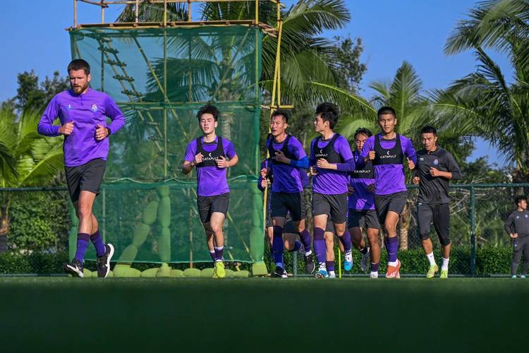 津媒:陈哲宣再次入选U22国足,津门虎教练组向他表示了祝贺