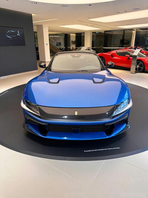 依旧法拉利!伊布社媒再晒爱车为自己庆生:祝兹拉坦生日快乐