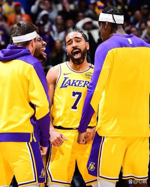 终于啊！海斯大帽 小里高挑上篮打破湖人7分钟得分荒！