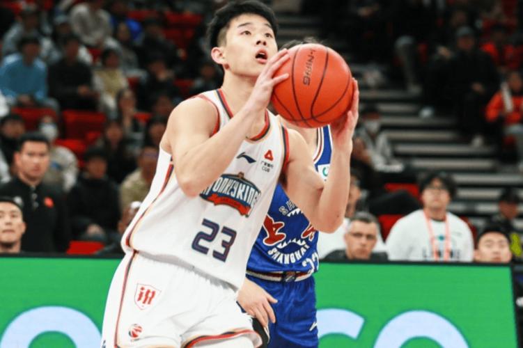 俄勒冈大学主力后卫伤停4-6周!媒体人:这对林葳来说或许是机会