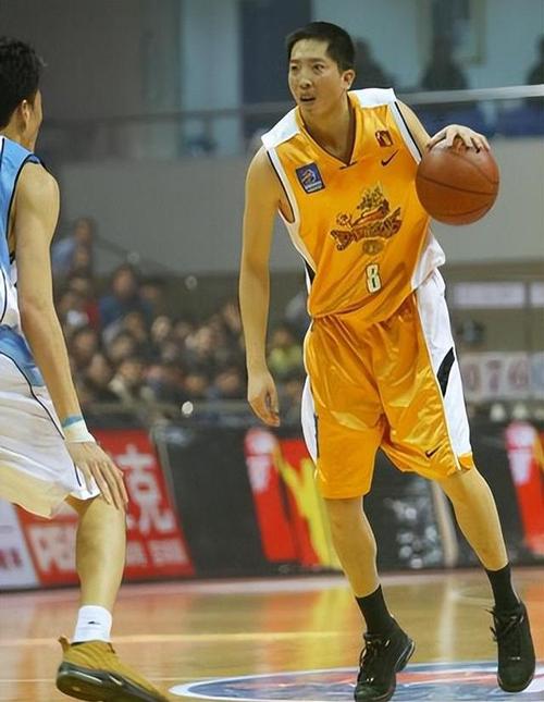 胡卫东：中国男篮在亚洲杯的表现非常棒 希望更多年轻人走出去