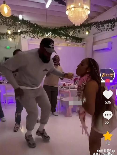 踢满全场+客串中卫！里斯-詹姆斯社媒晒腿上伤口