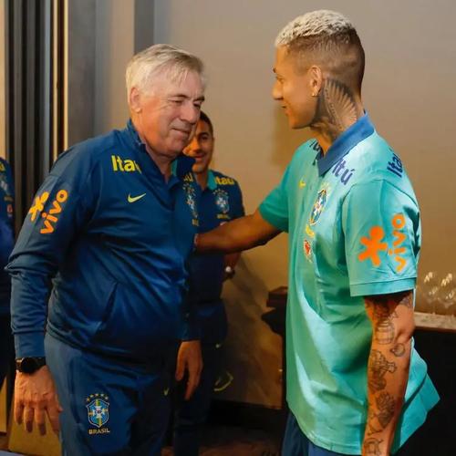 理查利森社媒晒照:很高兴达成250次英超出场,这是我的荣幸!