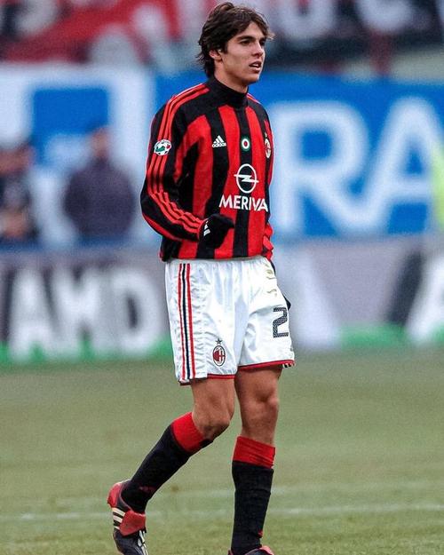 热格罗瓦:12岁曾参加AC米兰的训练营,见到了卡卡、帕托等球星