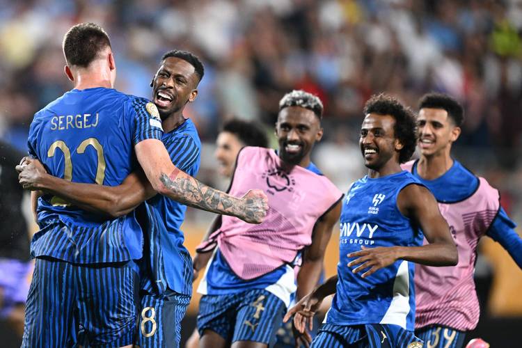 莫雷托:利雅得新月积极谈判并报价,仍试图从国米挖角奥西利奥