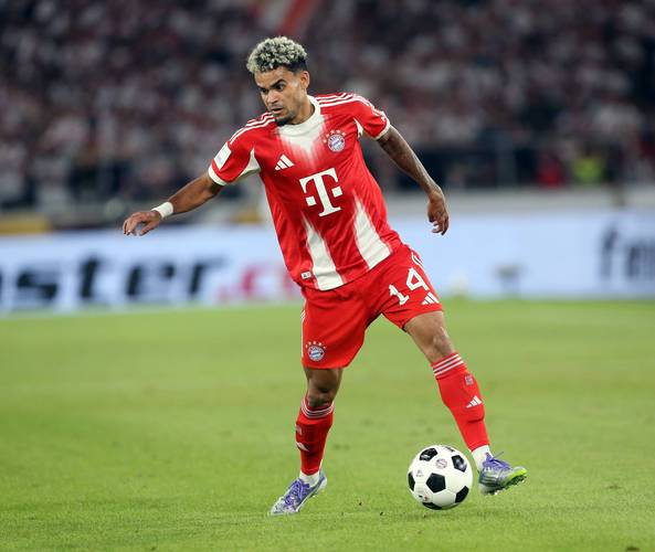 埃贝尔:迪亚斯积极防守的态度很了不起,既能进攻又能成防守保障