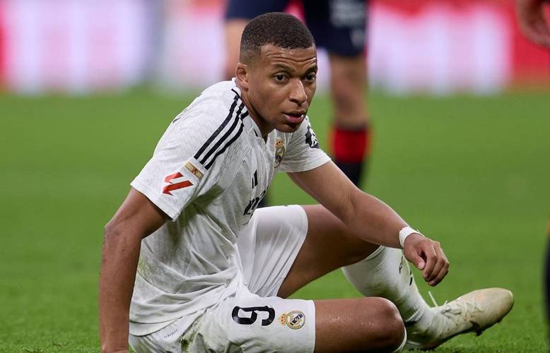 带伤出战?队报:姆巴佩本轮西甲扭伤脚踝,但仍坚持去法国队报到