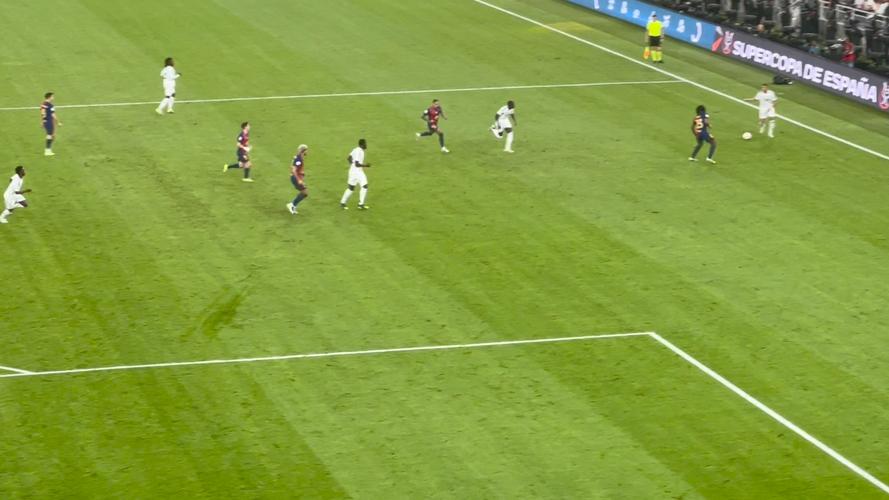 遭塞维狂灌4球！巴尔德：阿劳霍犯规不是点球！巴萨赛季最差比赛