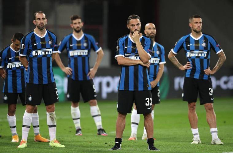 记者:黄潜vs巴萨12月迈阿密举行,米兰vs科莫在2月澳大利亚举行