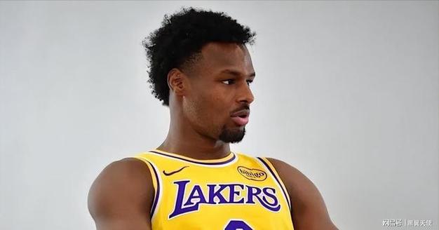 夸梅:二轮秀布朗尼抢板不卡位&丢球不拼抢 教练不骂他就是懦弱