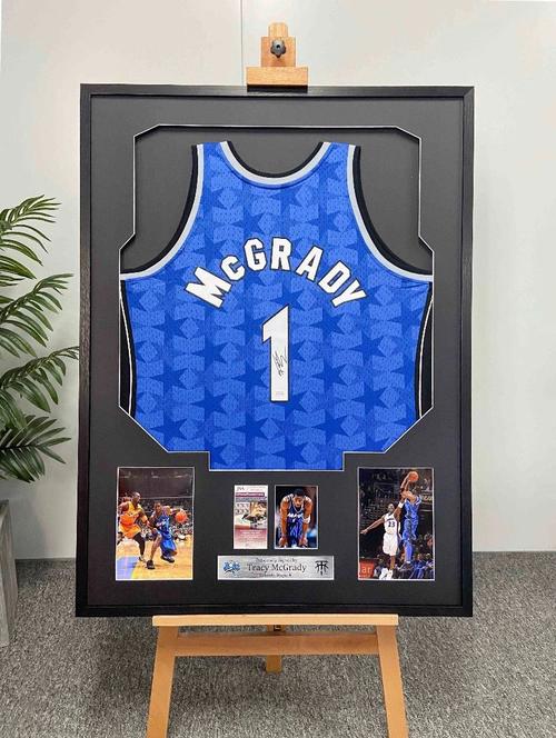 致敬麦迪！申京季前赛首秀穿麦迪球衣入场！