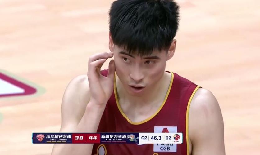 进攻效率不高!哈迪13中4&三分8中3拿到12分 出现4次失误