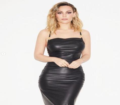 单身勿入!克莱女友更新社媒狂撒狗粮:我的宝贝 我的宝贝💋