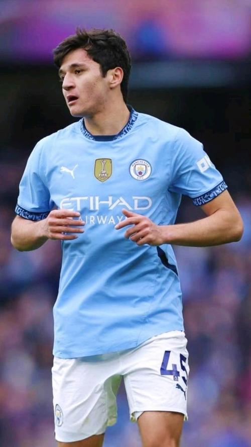 天空体育：由于胡桑诺夫表现出色，曼城暂缓买右后卫的计划