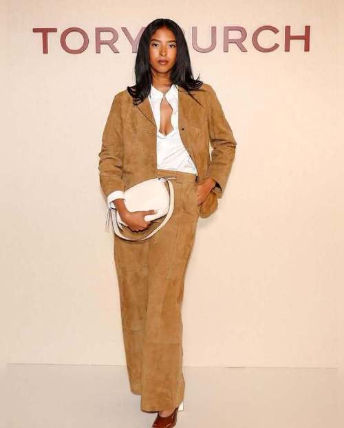 已是各大品牌秀场座上宾！科比大女儿时尚造型现身奢牌大秀！