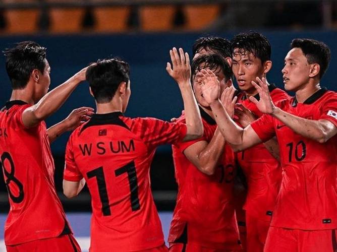 阿曼主帅质疑卡塔尔承办世预赛：日本或科威特没有可用的球场吗？