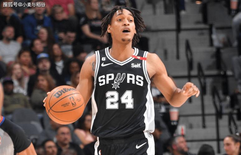 稳定发挥!瓦塞尔半场8中3拿到8分6篮板2助攻 正负值+9