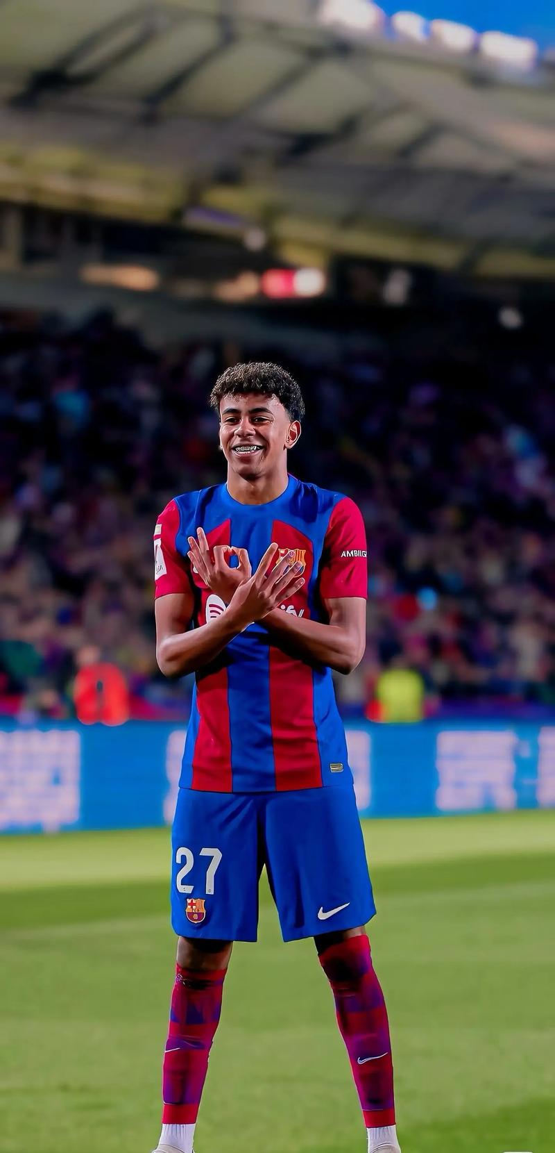 什琴斯尼：亚马尔延续势头将成为世界最佳 愿将经验传授给新人