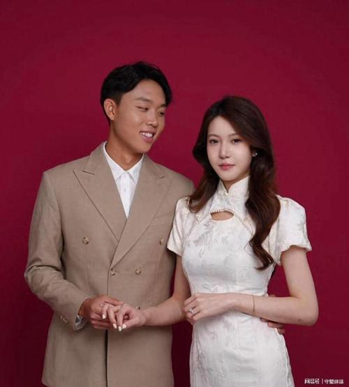 23岁申花后卫金顺凯近日举办婚礼，球队董事长谷际庆担当证婚人