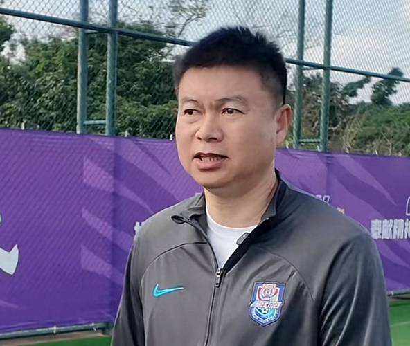 津媒:因病缺席近日球队训练的于根伟,下周能否带队出征需观察