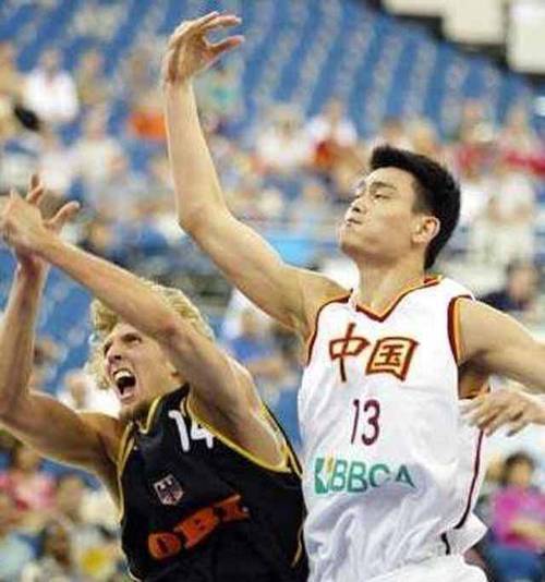 杨毅：巴克利说姚明19分他就亲驴屁股 后者说那他每场18分就好了