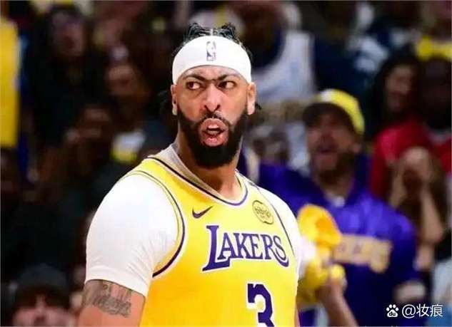 投篮看着不靠谱啊~湖人新秀阿杜赛后加练三分 开局就是3连铁