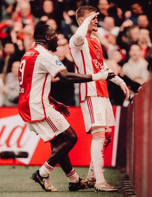 泰勒:23年欧联决赛后被围堵是最恶劣遭遇,事实上那场没重大误判