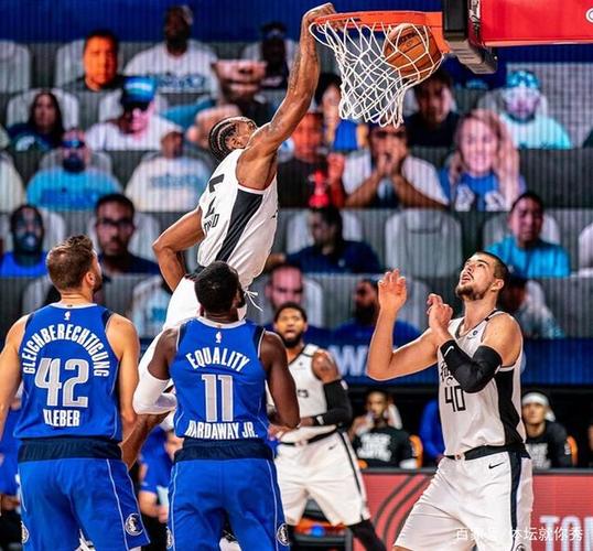 😢惨案！广州第三节崩盘 快船轰42-8将领先暴增至39分！