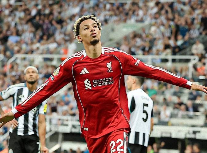 迪福:就目前状态而言,埃基蒂克比伊萨克更适合出任红军的9号位