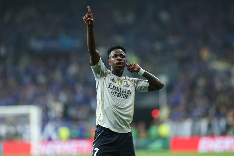 一切对标姆巴佩！西媒：维尼修斯要求3000万欧年薪+近1亿欧签字费