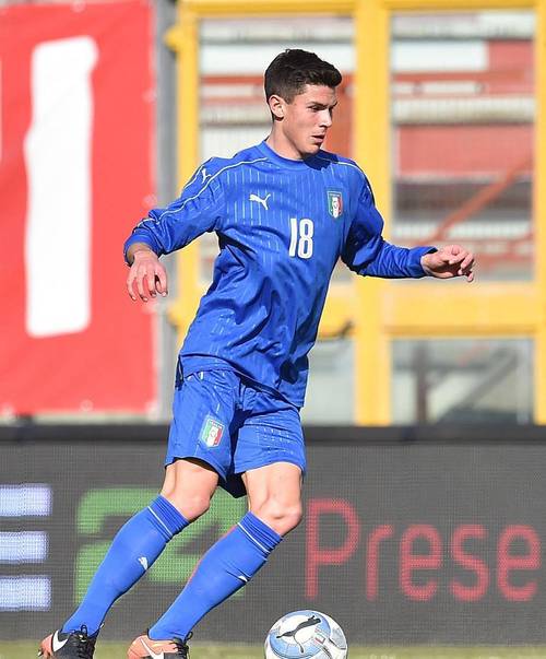 意大利U21主帅谈卡马达勺子点球：球员有信心就行，我个人不喜欢