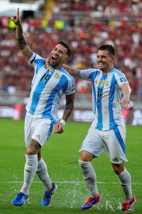 半场-阿根廷1-0委内瑞拉 劳塔罗失良机+助攻洛塞尔索破门帕斯中柱