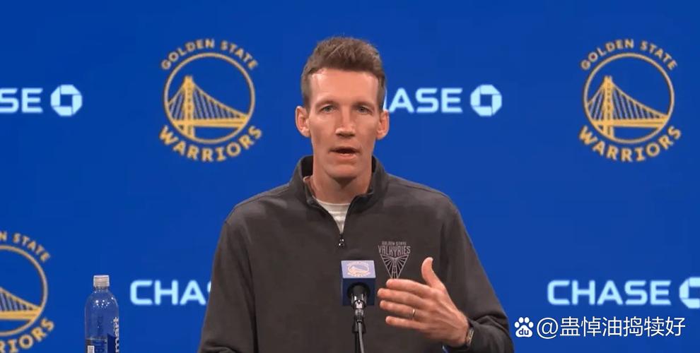 邓利维:球员肯定会面对流言蜚语 但库明加的事不会延续到赛季中