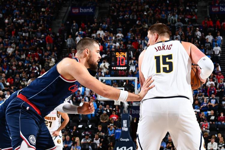 卢:要是对阵龙狮是常规赛 肯定会让祖巴茨在低位打40次