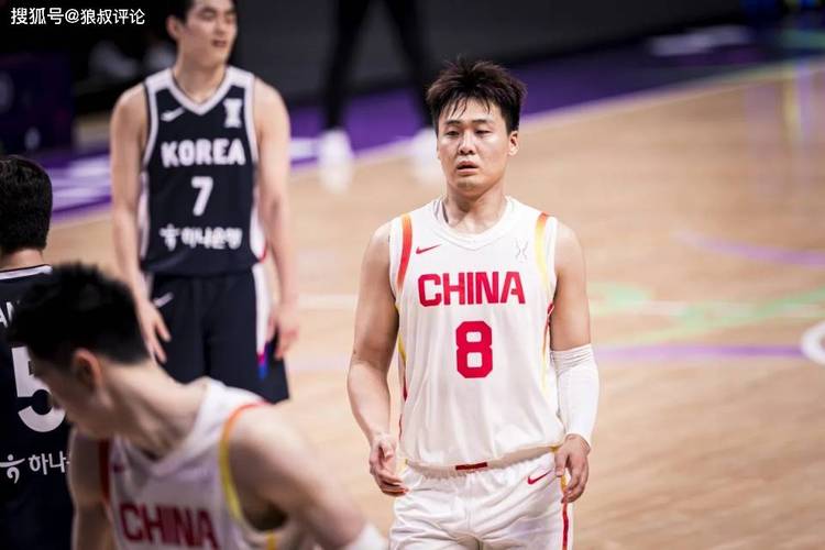 赵睿:这一批中国男篮是互相帮助的 这是个很好的氛围