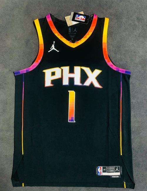 德文布克和中文布克！模仿布克网红获得布克签名球衣+拥抱合影